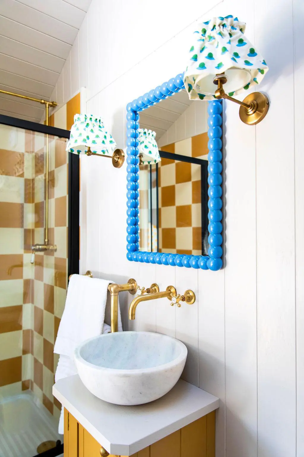 Plankbridge shepherd's hut with bathroom