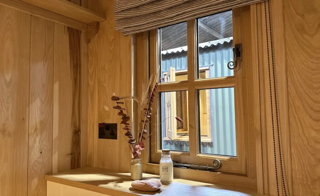 Plankbridge shepherd's hut