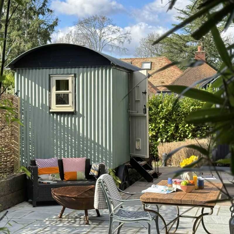 Whistlestop Hut (Hampshire) by Plankbridge