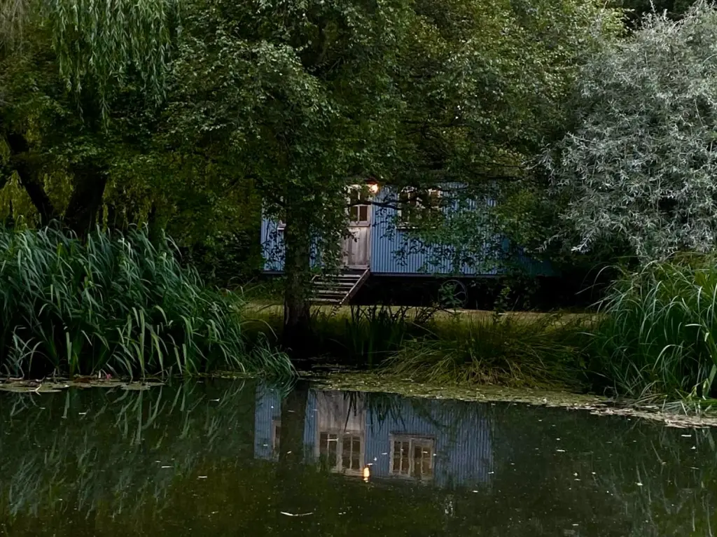 Plankbridge garden retreat shepherd's hut
