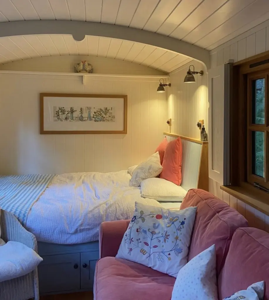 Plankbridge garden retreat shepherd's hut