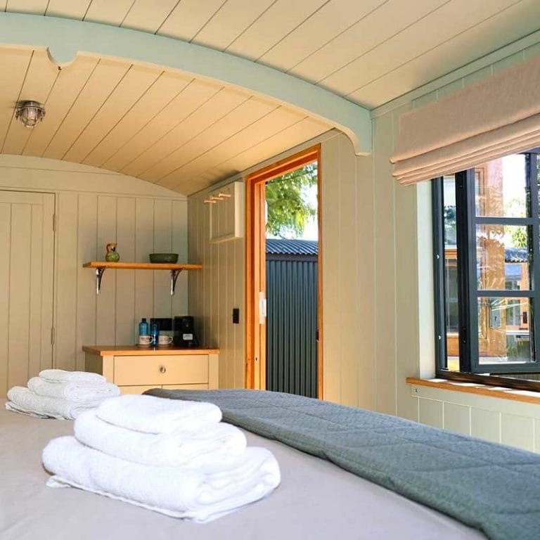 Plankbridge Shepherd's Huts at La Pina Verde